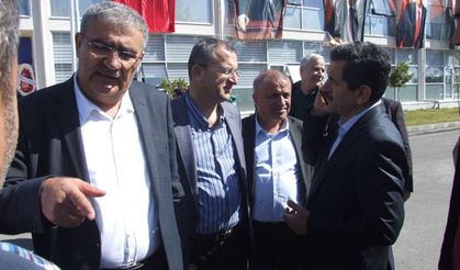 Dualarla, alkışlarla açıldılar